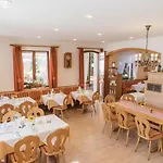 Hotel-restaurant Adler Hotel 2*