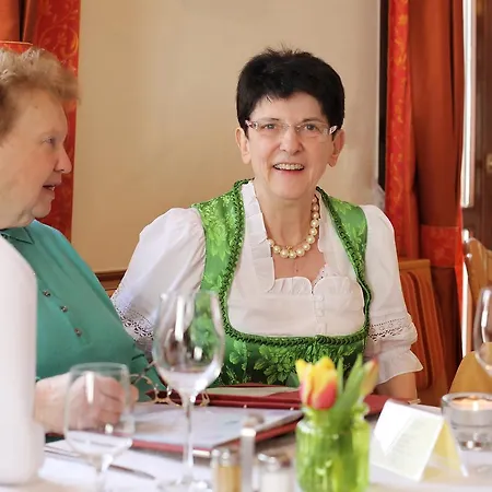מלון Hotel-restaurant Adler 2*